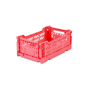 Photo of the Dark Pink mini foldable crate from Aykasa. The crate is in its 3D state, rather than folded flat.