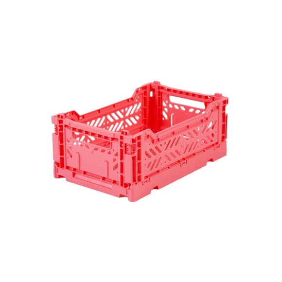Photo of the Dark Pink mini foldable crate from Aykasa. The crate is in its 3D state, rather than folded flat.